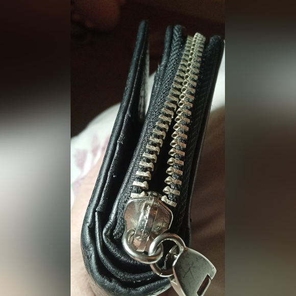 🖤DKNY BLACK ZIPPER AND SNAP WALLET🖤 - Picture 9 of 11